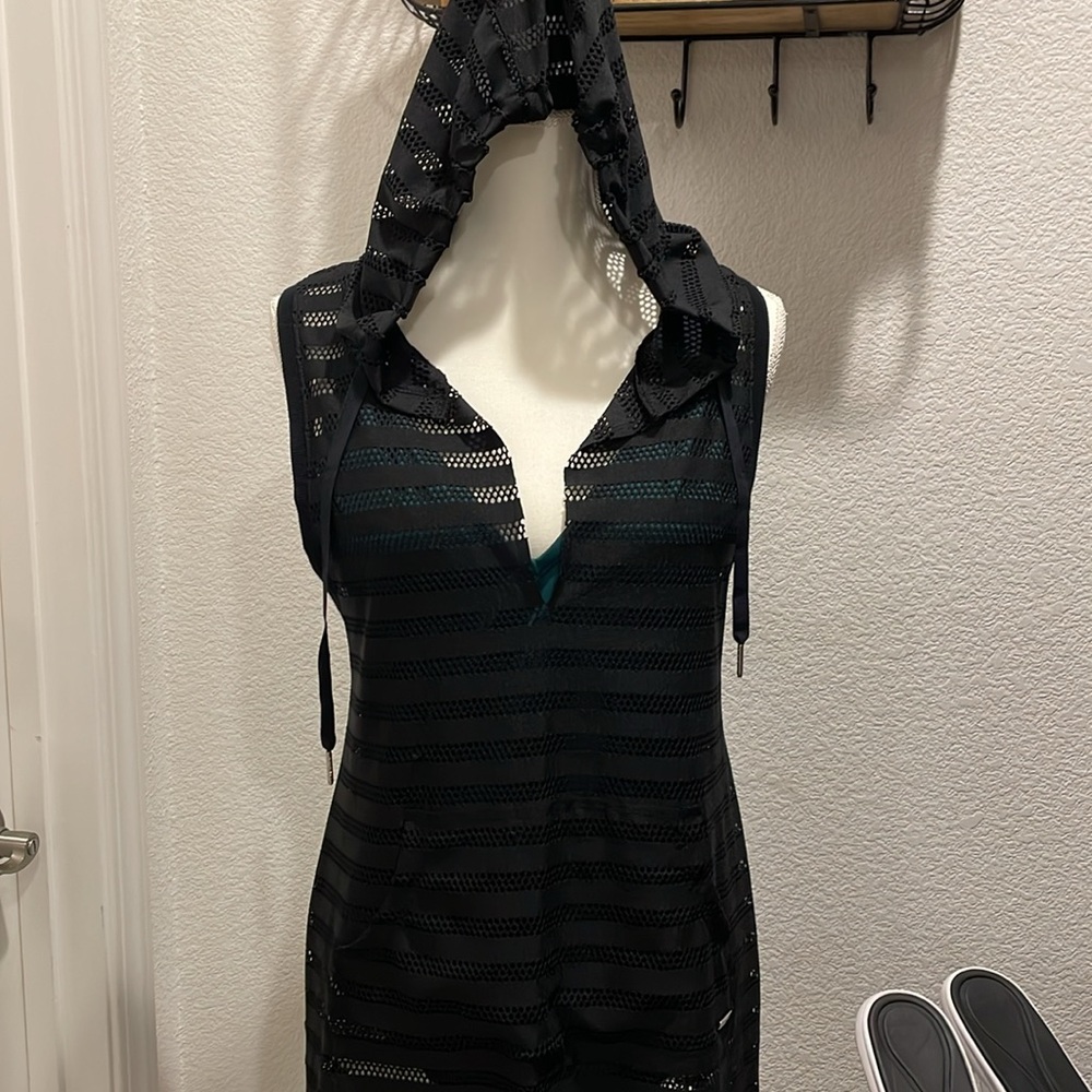 Calvin Klein sheer hooded swim coverup. Front pocket panel. Racer back. Rib trim